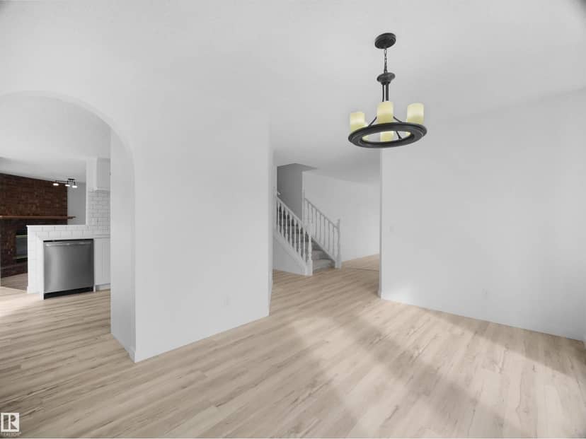 4103 28 AV NW — photo 11 of 40