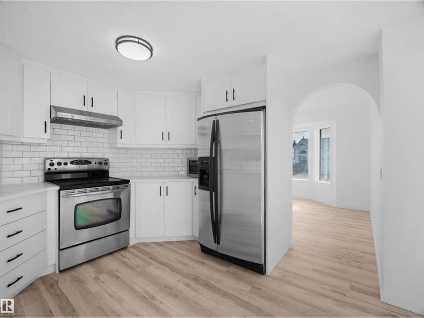 4103 28 AV NW — photo 12 of 40