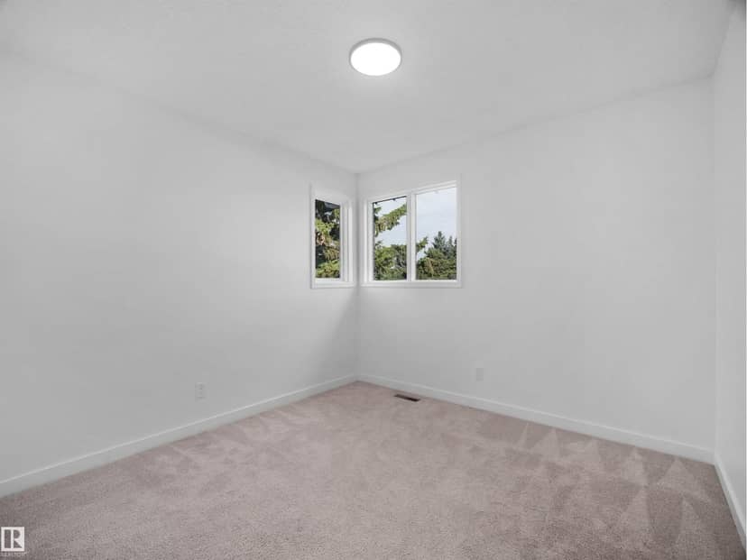 4103 28 AV NW — photo 35 of 40