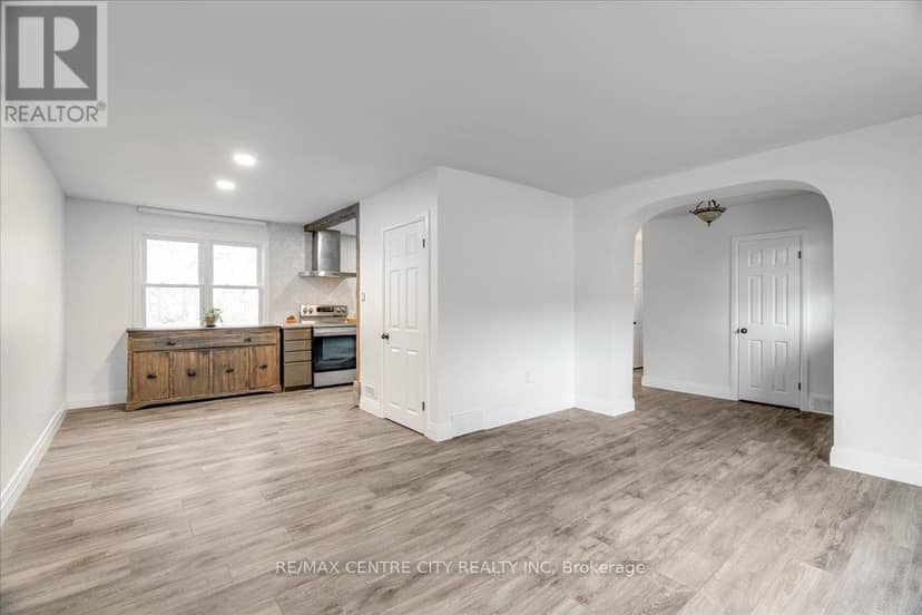 549 Victoria Street — photo 9 of 40