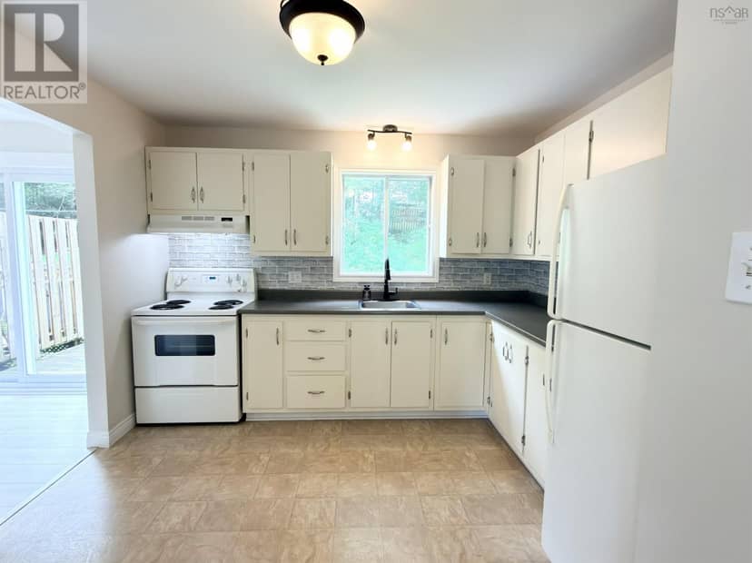 84 Pondicherry Crescent — photo 4 of 32