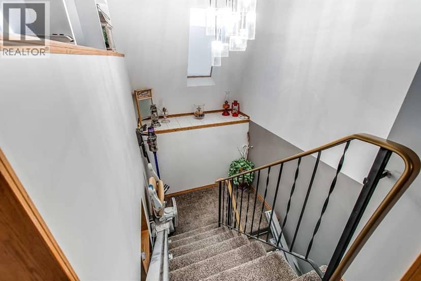 643 5 Street SE — photo 23 of 40