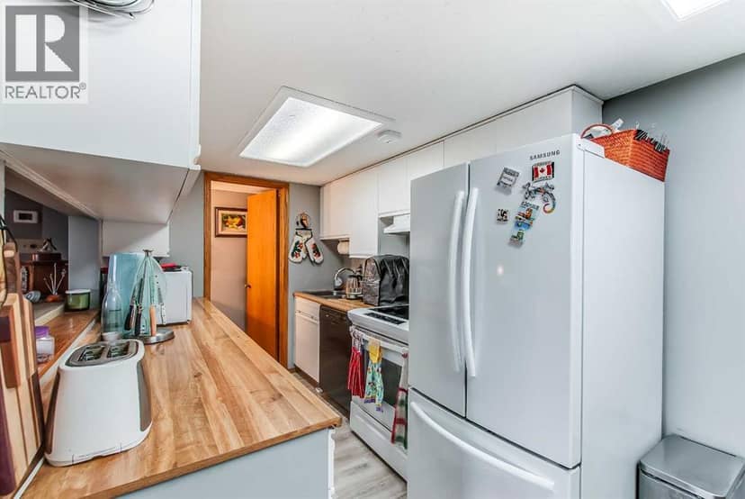 643 5 Street SE — photo 18 of 40