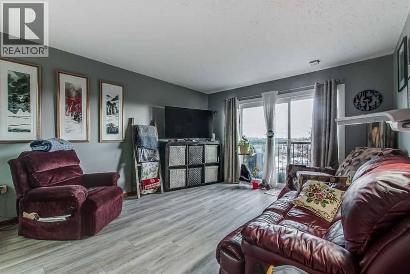 643 5 Street SE — photo 11 of 40