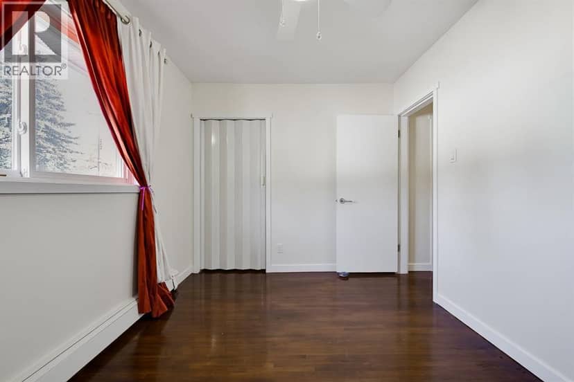 704 75 Avenue SW — photo 16 of 35
