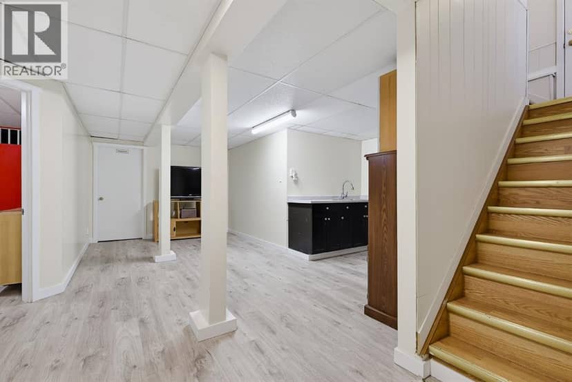 704 75 Avenue SW — photo 18 of 35