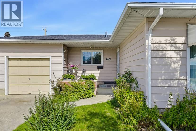 704 75 Avenue SW, Calgary, photo 2