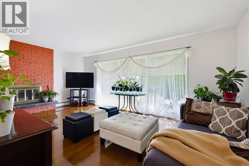 704 75 Avenue SW, Calgary, photo 3