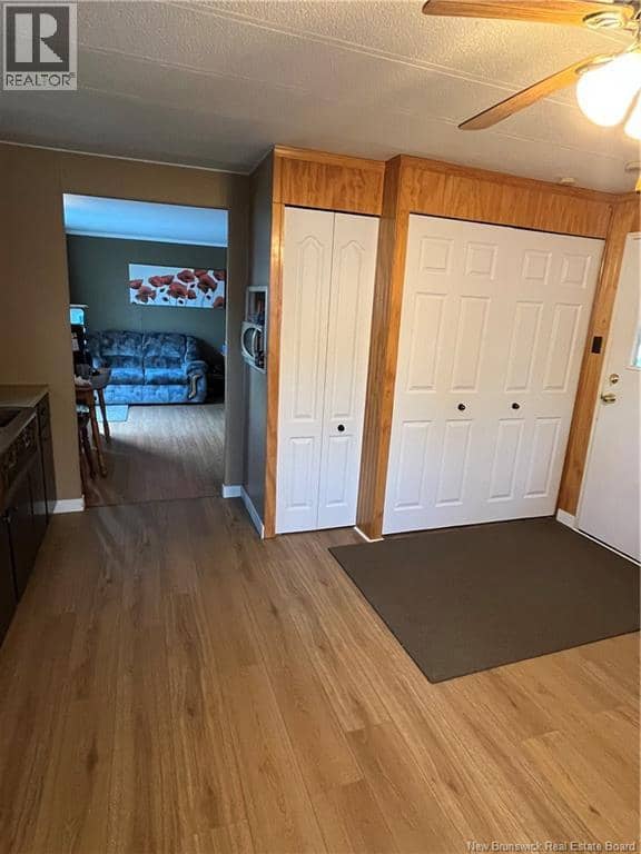 8 Tait Crescent — photo 10 of 27