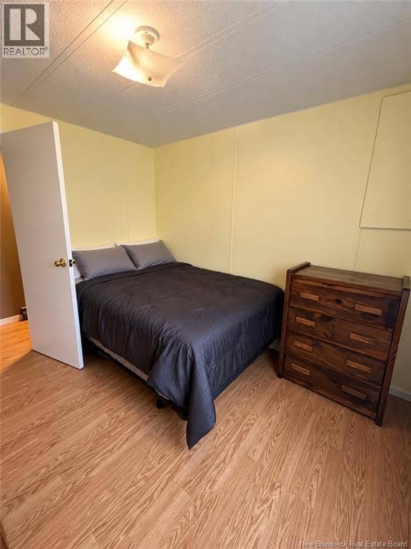 8 Tait Crescent — photo 21 of 27