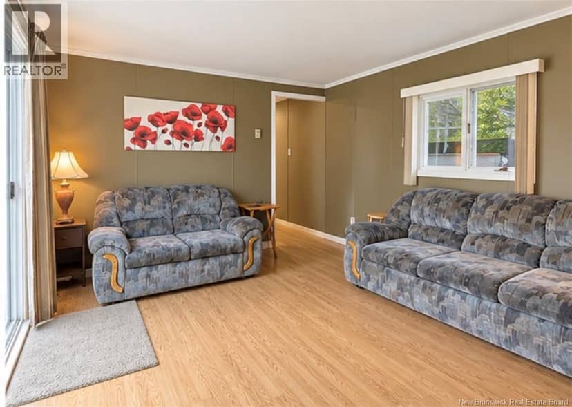 8 Tait Crescent — photo 16 of 27