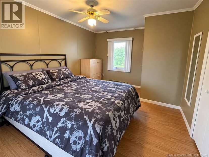 8 Tait Crescent — photo 23 of 27