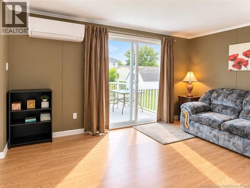 8 Tait Crescent — photo 17 of 27