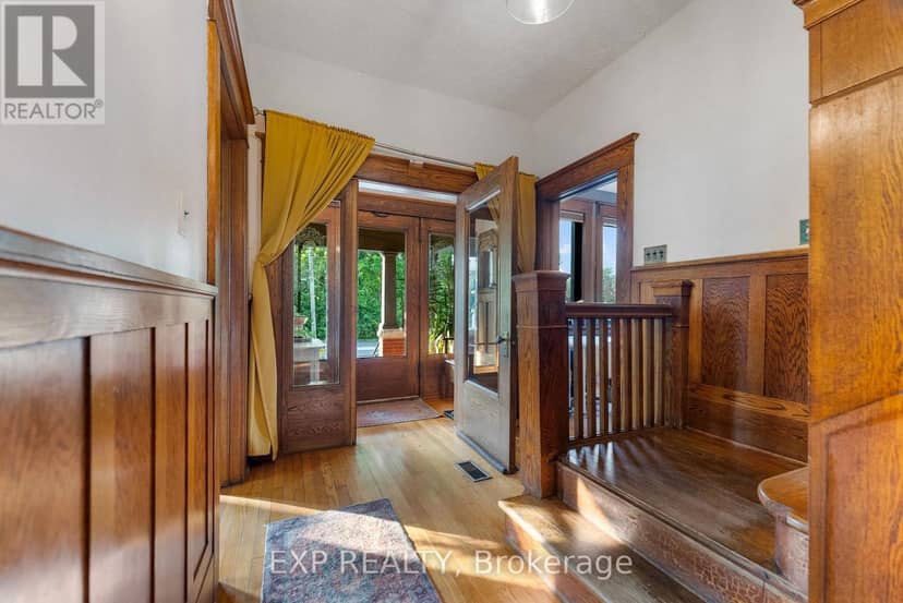 48 Hall Avenue E, Renfrew, photo 5