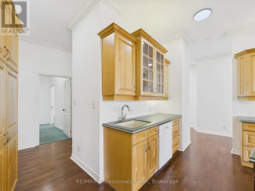 501 - 24 Ontario Street — photo 18 of 40