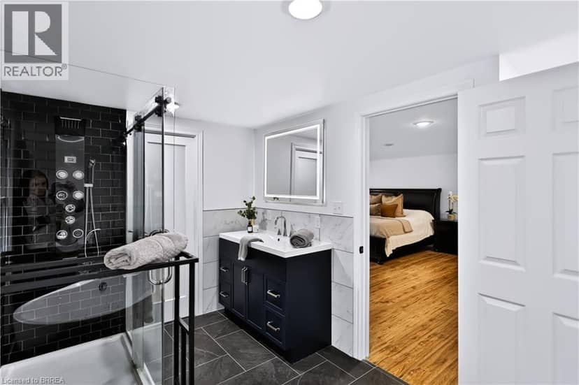 11 SUSSEX Avenue — photo 16 of 40