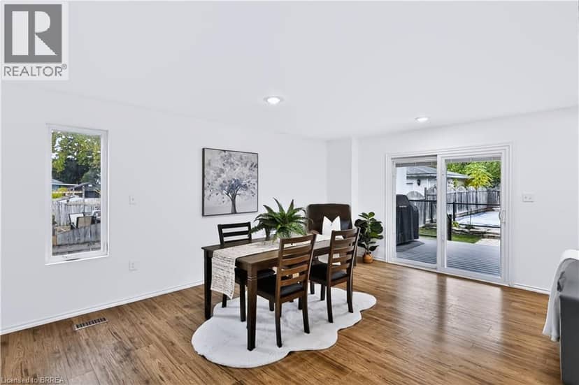 11 SUSSEX Avenue — photo 9 of 40