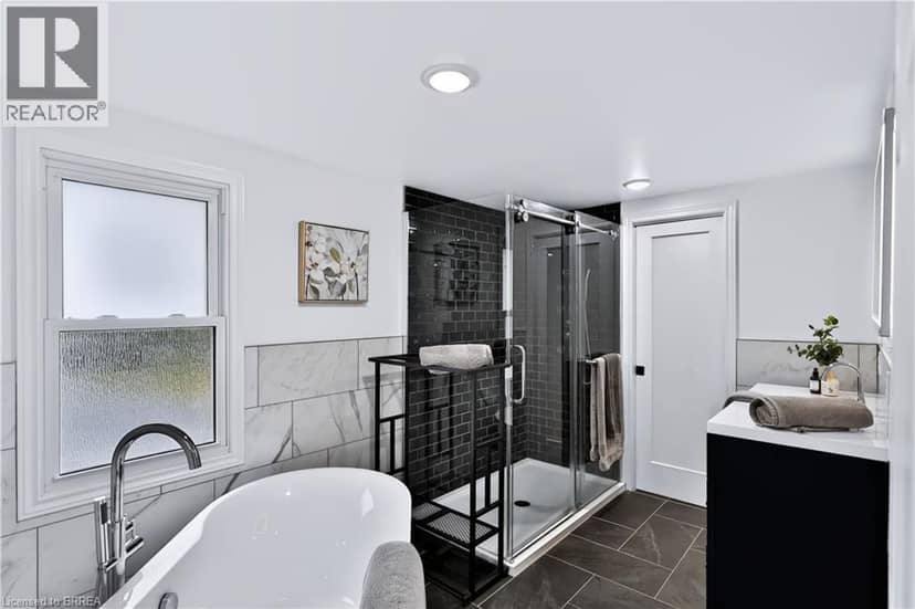 11 SUSSEX Avenue — photo 15 of 40
