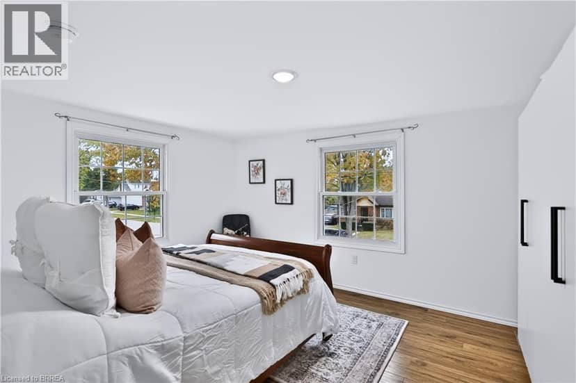 11 SUSSEX Avenue — photo 17 of 40