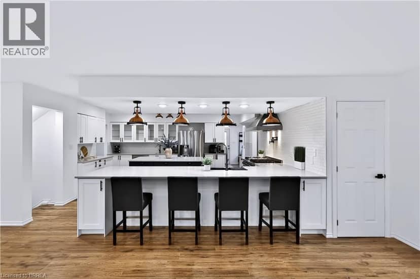 11 SUSSEX Avenue — photo 7 of 40
