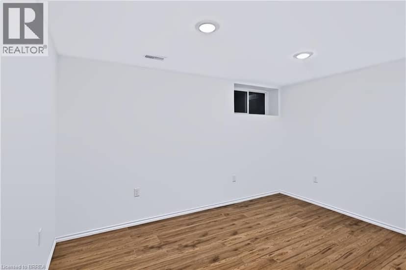 11 SUSSEX Avenue — photo 29 of 40
