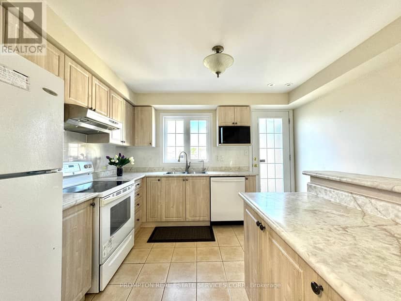 2516 Bur Oak Avenue, Markham, photo 3