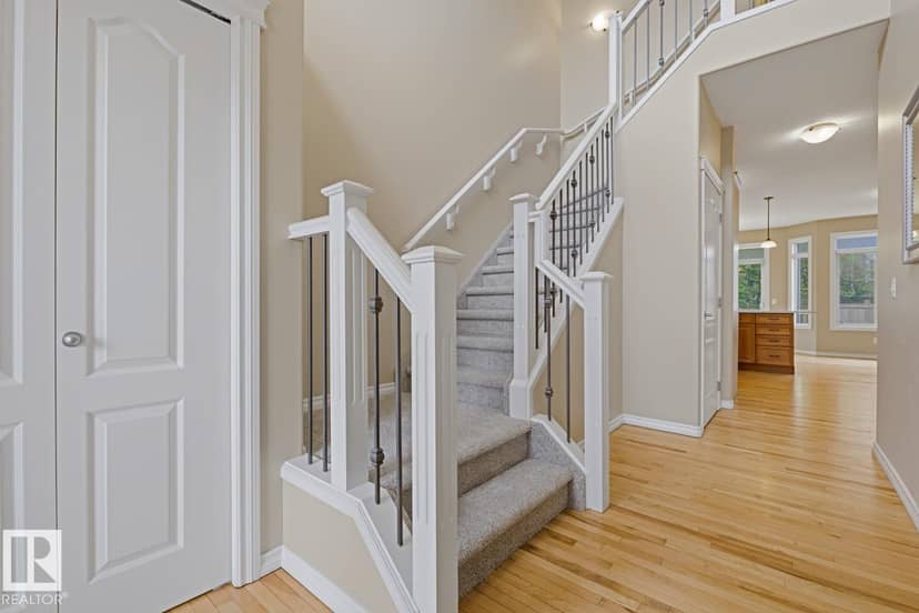11612 11 AV SW — photo 12 of 23