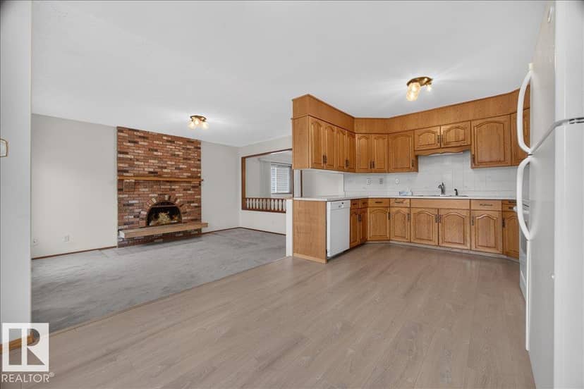 2907 49 ST NW — photo 12 of 40