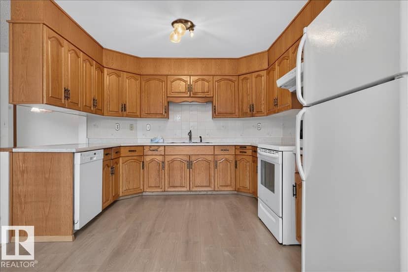 2907 49 ST NW — photo 14 of 40