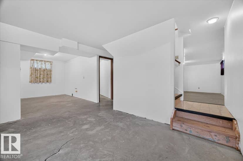 2907 49 ST NW — photo 35 of 40