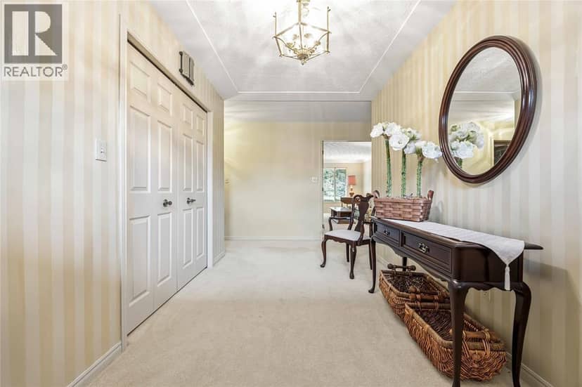 632 Esser Crescent — photo 8 of 40