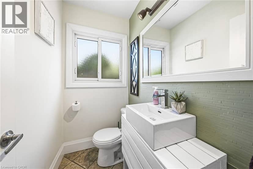 364 FENNELL Avenue W — photo 15 of 40