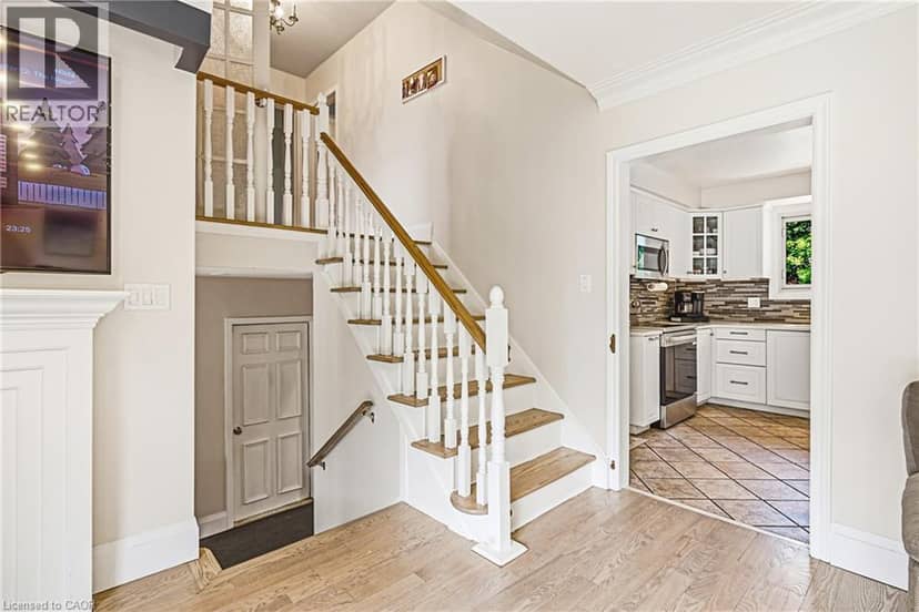364 FENNELL Avenue W — photo 16 of 40