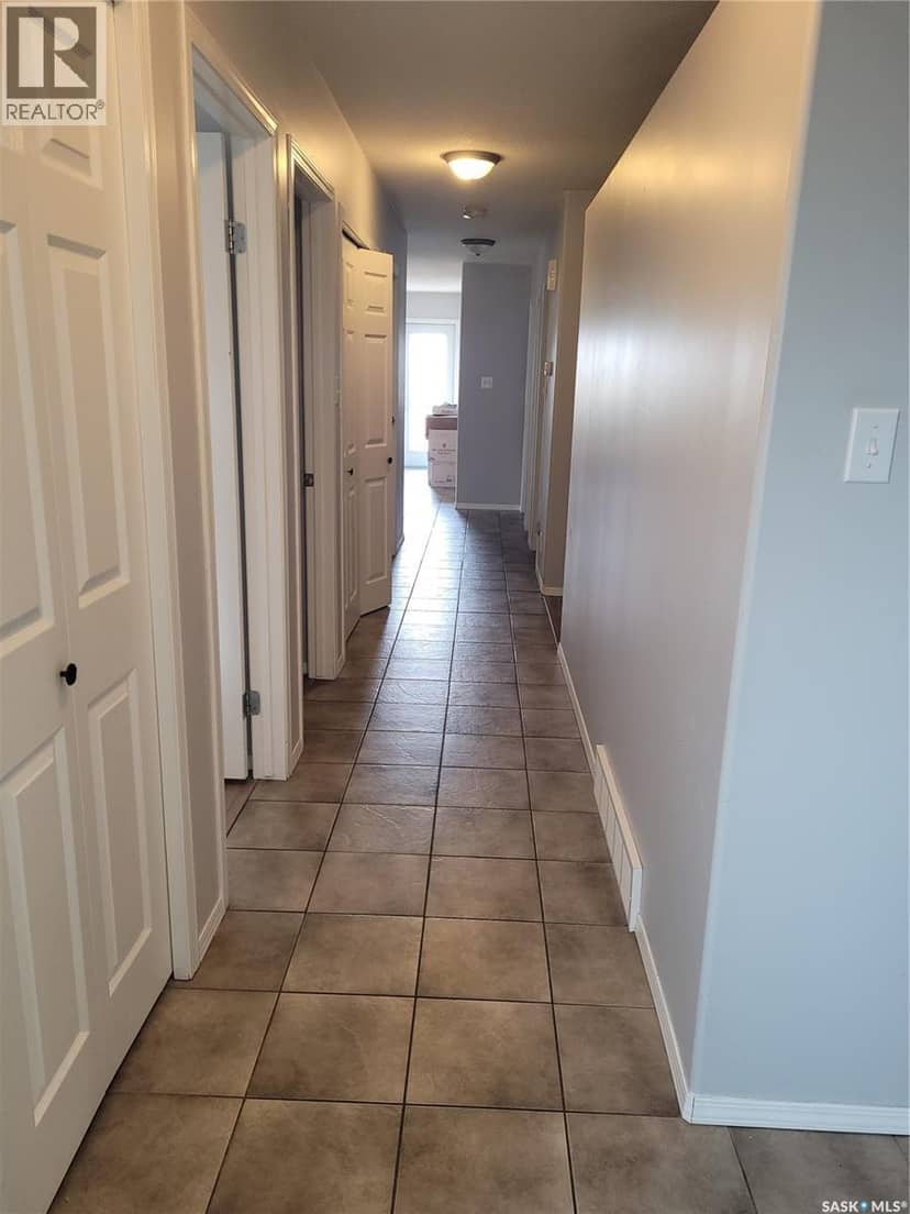 457 Brooklyn CRESCENT — photo 3 of 21