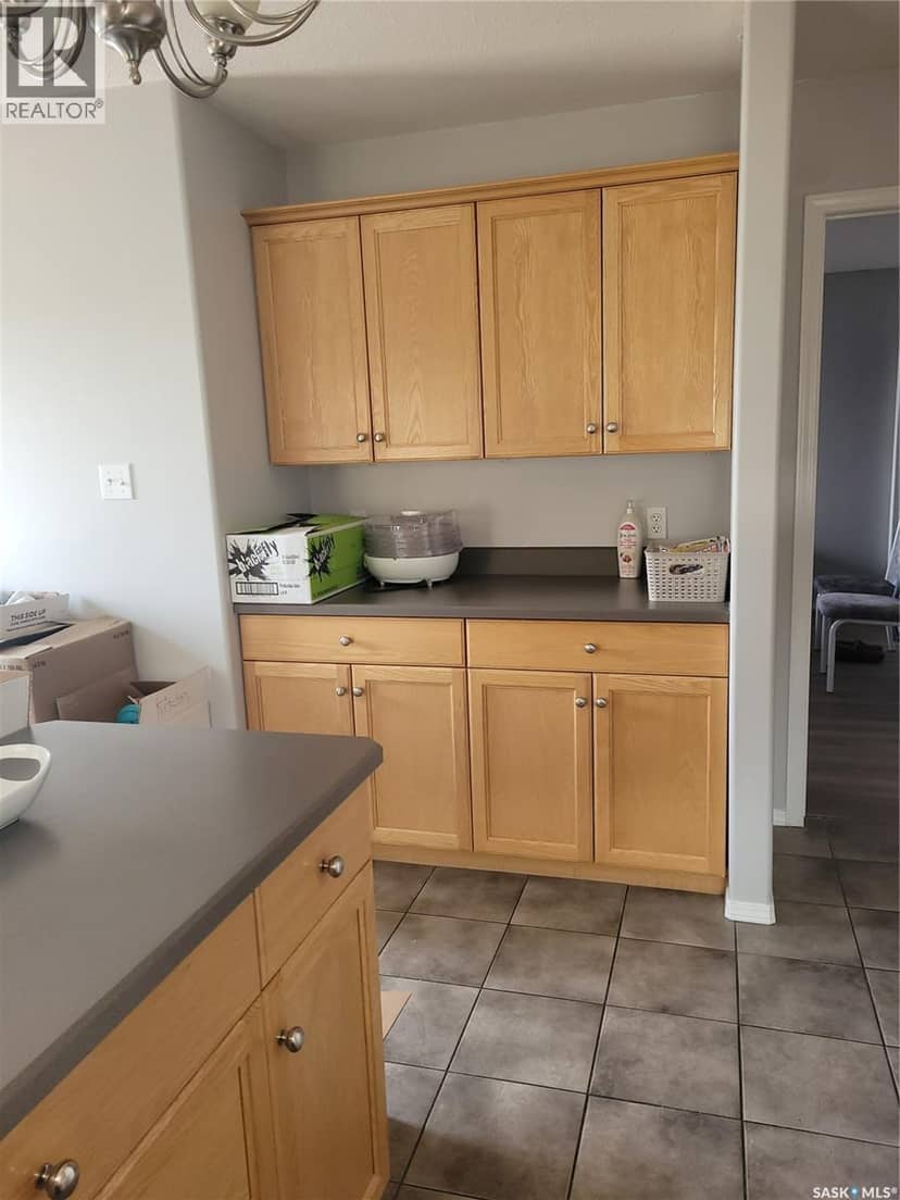 457 Brooklyn CRESCENT — photo 8 of 21