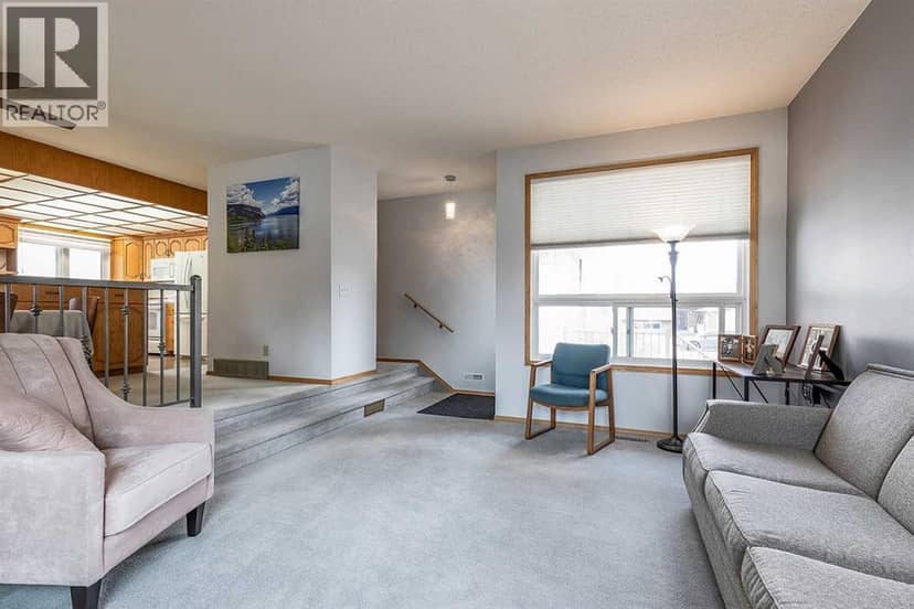 78 Seven Persons Crescent SW — photo 13 of 40