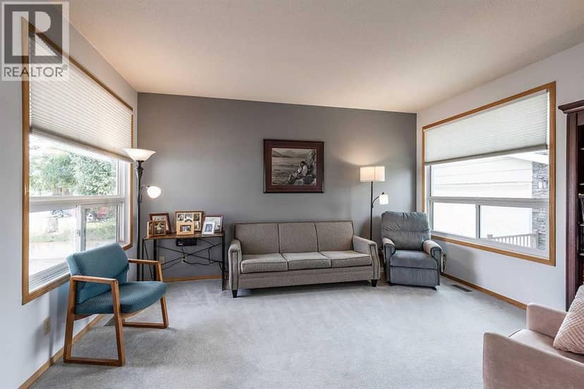 78 Seven Persons Crescent SW — photo 11 of 40