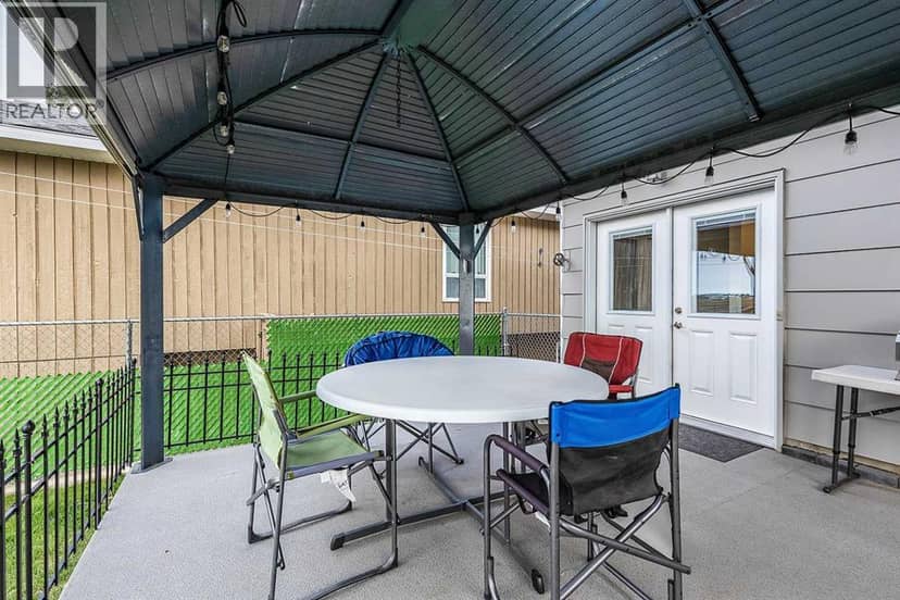 78 Seven Persons Crescent SW — photo 39 of 40
