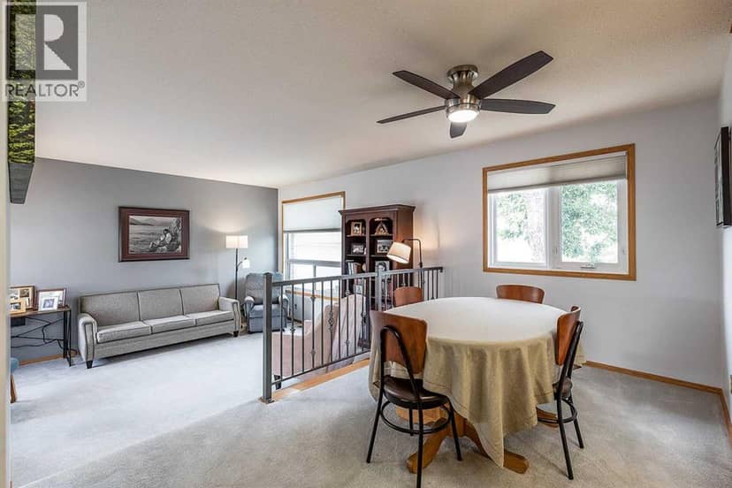 78 Seven Persons Crescent SW — photo 15 of 40