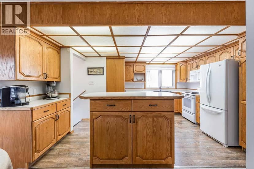 78 Seven Persons Crescent SW — photo 16 of 40
