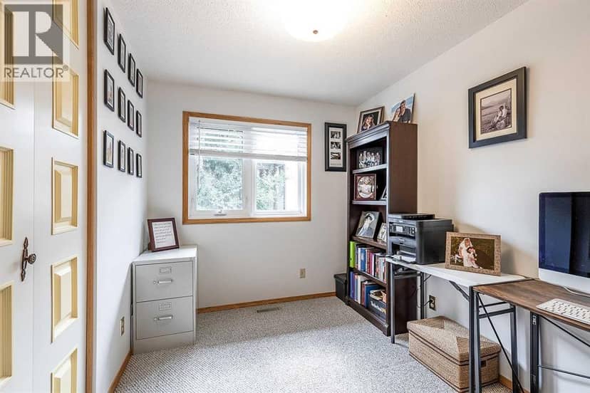 78 Seven Persons Crescent SW — photo 19 of 40