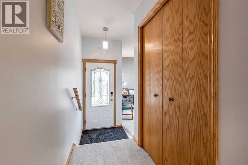 78 Seven Persons Crescent SW — photo 9 of 40