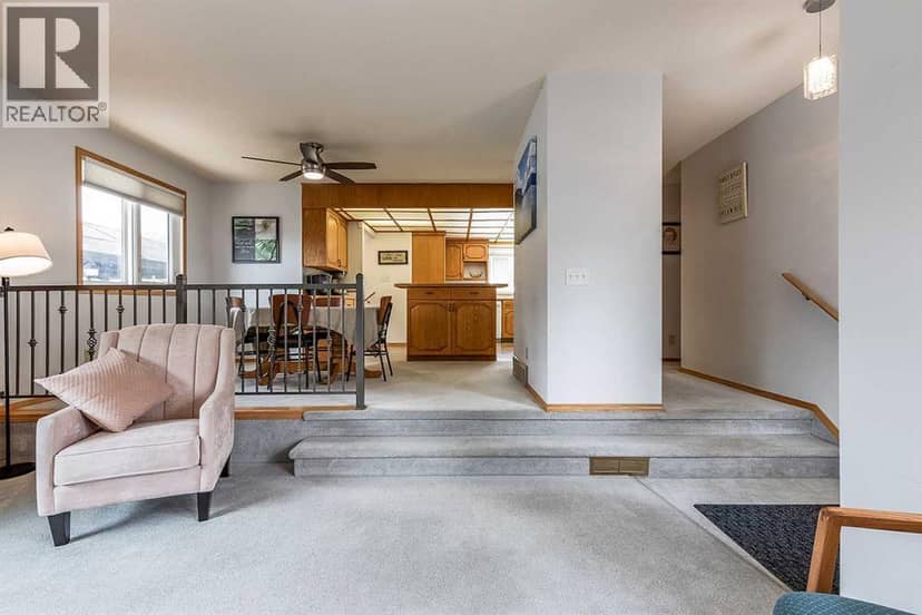 78 Seven Persons Crescent SW — photo 12 of 40