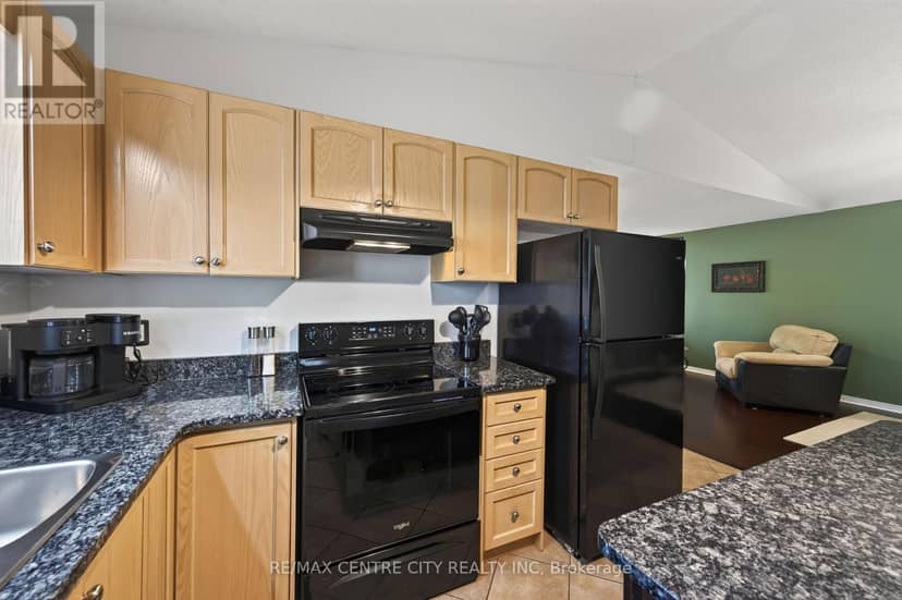 128 Crimson Crescent — photo 20 of 40