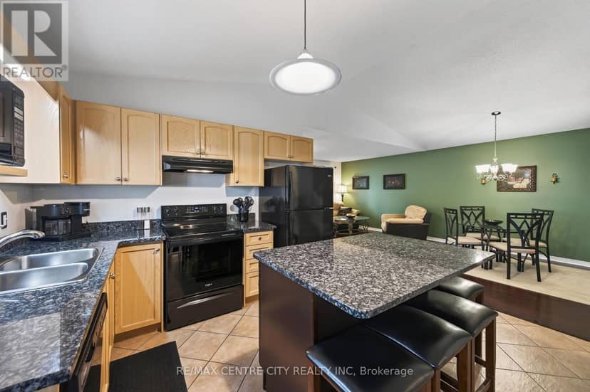 128 Crimson Crescent — photo 19 of 40