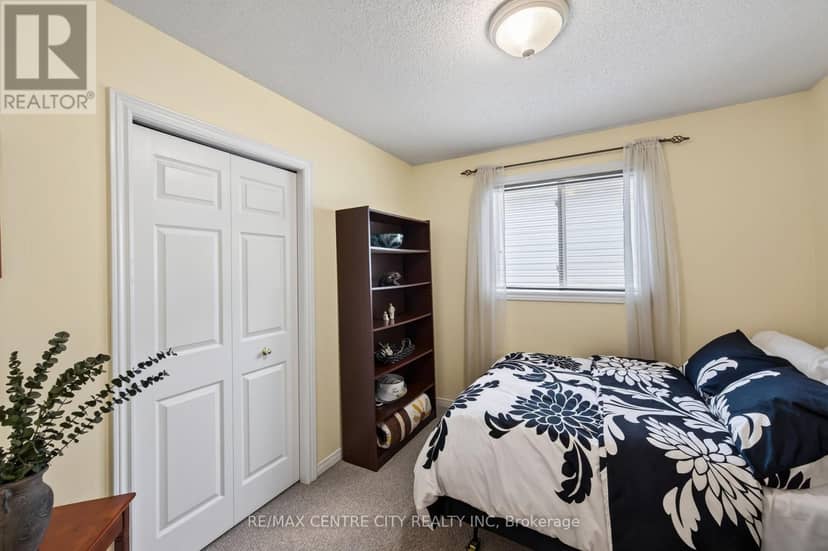 128 Crimson Crescent — photo 25 of 40