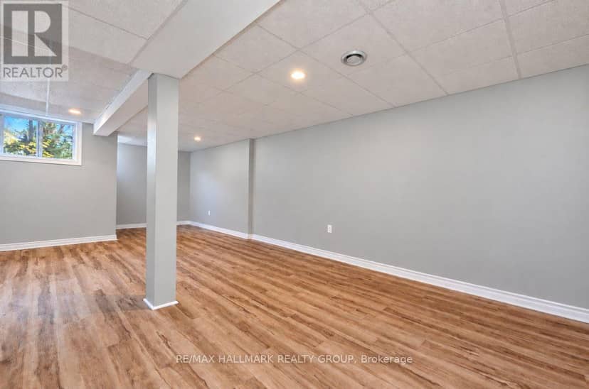 52 Piper Crescent — photo 35 of 40