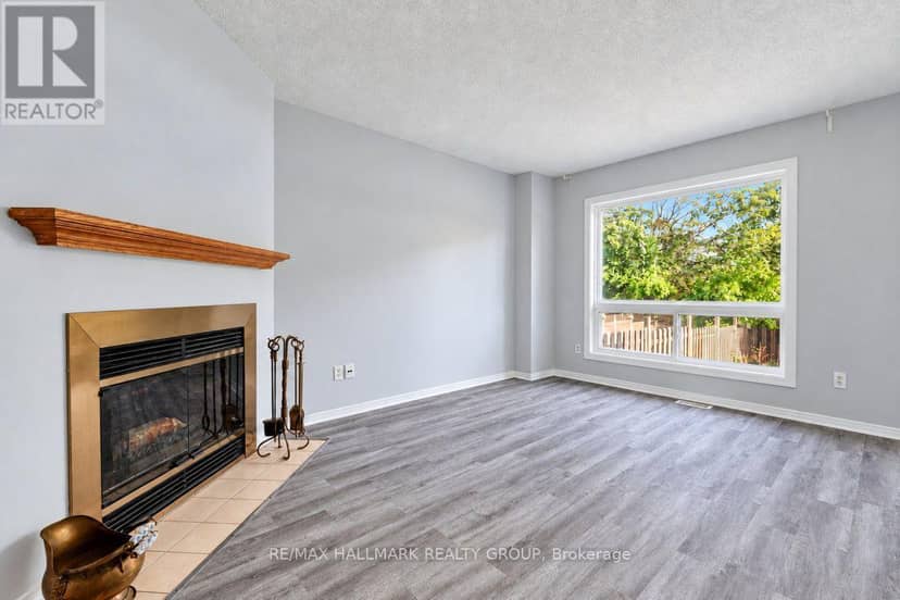 52 Piper Crescent — photo 7 of 40