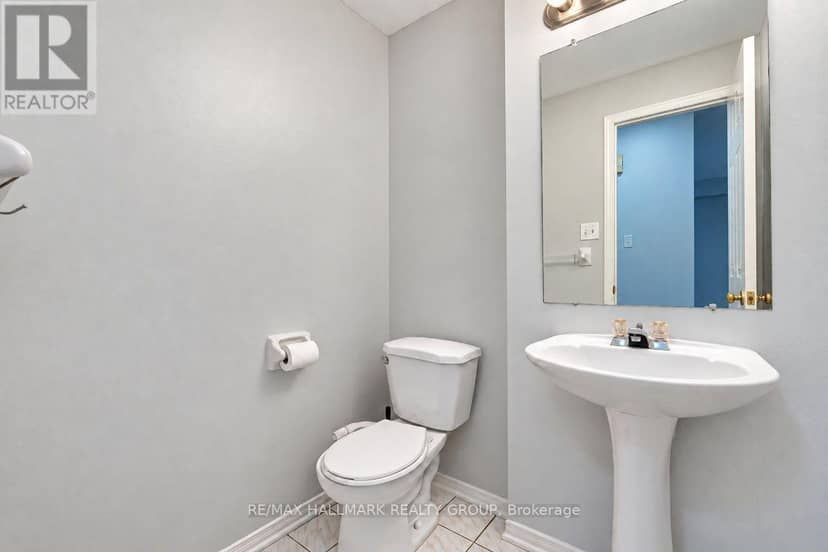 52 Piper Crescent — photo 5 of 40