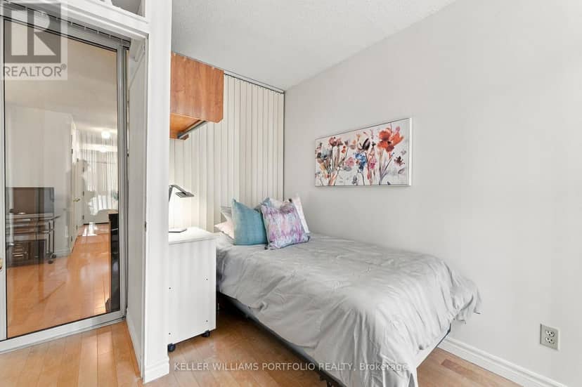 2304 - 55 Centre Avenue — photo 15 of 21